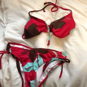 Junior size medium . Roxy 2 piece bikini
